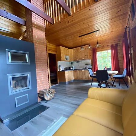 Paradsasvari Sasfeszek شقة Parád