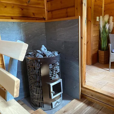 شقة Paradsasvari Sasfeszek Parád